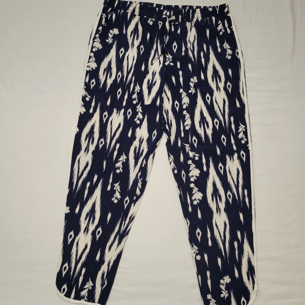 Xhilaration Size Large Navy Blue And Cream Aztec Cropped Elastic Waist Pants